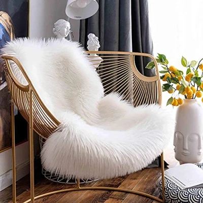 Abbildung von HEQUN Lammfell Teppich Kunstfell Schaffell Imitat Wohnzimmer Teppiche Flauschig Gemütliches Bettvorleger Sofa Matte (75 x 120 cm, Weiß)