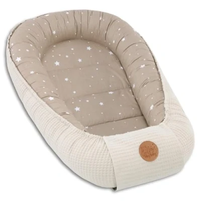 Abbildung von Babynest Neugeborene Nestchen Baby 90x50 cm Kokon Handmade zweiseitig aus Baumwolle Waffel mit Babynestchen Beige Weiß Sternen