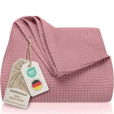 Abbildung von LAYNENBURG Premium Tagesdecke 220 x 240 cm XXL Waffelpique 100% Baumwolle leichte Wohndecke Waffeloptik Baumwolldecke Bett Überwurf, Sofa Couch Überwurf Decke (Altrosa)