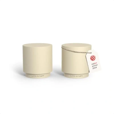 Abbildung von LARS NYSØM Salz und Pfefferstreuer Set Edelstahl Salzstreuer, Minimalistisches Design Gewürzstreuer, leicht nachfüllbar (Almond Beige)