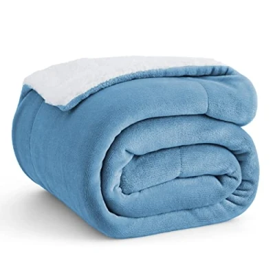 Abbildung von BEDSURE Kuscheldecke Warm Sherpa Wolldecke &amp; Sofadecke, Flauschig Sofaüberwurf Decke, Dicke Couchdecke, Fleecedecke, Flauschige Wohndecke für Couch, Hellblau, 130x150 cm