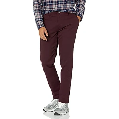Abbildung von Amazon Essentials Herren Legere Stretch Chinohose mit Enger Passform, Burgunderrot, 32W / 29L