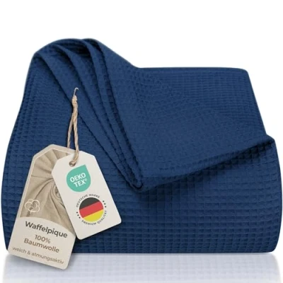 Abbildung von LAYNENBURG Premium Tagesdecke 150 x 200 cm Waffelpique 100% Baumwolle leichte Sommerdecke Waffeloptik Baumwolldecke als Bett Überwurf, Sofa Couch Überwurf Decke (blau)
