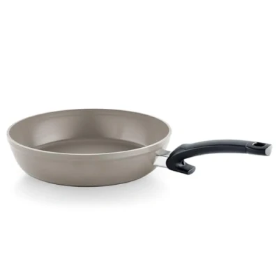 Abbildung von Fissler Ceratal Comfort / Aluminium Pfanne, Keramik beschichtet (Ø 24 cm) Ceramic Bratpfanne antihaftend Induktion, Beige