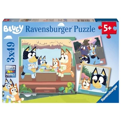 Abbildung von Ravensburger Kinderpuzzle 05685 Blueys Abenteuer 3x49 Teile Bluey Puzzle für Kinder ab 5 Jahren, Puzzle, Blau
