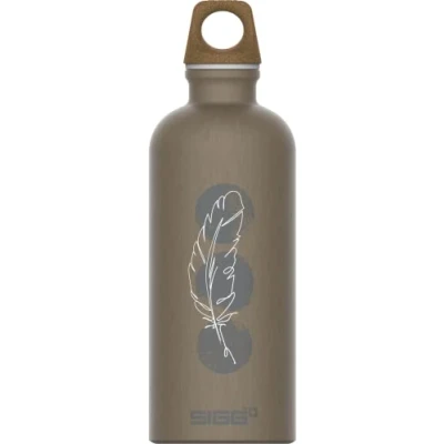 Abbildung von SIGG Alu Trinkflasche Traveller MyPlanet Lighter Motiv Klimaneutral Zertifiziert kohlensäurehaltige Getränke Auslaufsicher, Federleicht, BPA frei Outdoor &amp; Yoga Mattes Taupe 0,6L