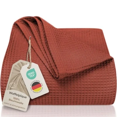 Abbildung von LAYNENBURG Premium Tagesdecke 180 x 220 cm Waffelpique 100% Baumwolle leichte Wohndecke Waffeloptik Baumwolldecke Bett Überwurf, Sofa Couch Überwurf Decke (Mahagoni)
