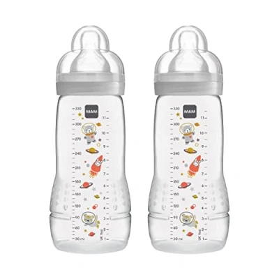 Abbildung von MAM Easy Active Trinkflasche im 2er Set (330 ml), Baby inklusive Sauger Größe 2 aus SkinSoft Silikon, Milchflasche mit ergonomischer Form, 4+ Monate, Weltall