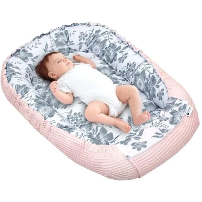 Abbildung von Medi Partners Babynest Kuschelnest Babynestchen 100% Baumwolle Waffle Nestchen Reisebett für Babys Säuglinge 100x60x15cm Sicherer Verschluss (Berry mit rosa Waffle)