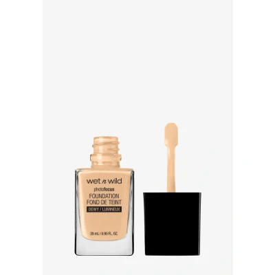 Abbildung von WET N WILD Photo Focus Foundation DEWY Foundation, Größe: 28 ml, Soft beige