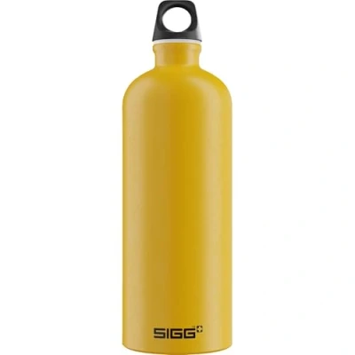 Abbildung von SIGG Alu Trinkflasche Traveller Mustard Touch Klimaneutral Zertifiziert Für Kohlensäurehaltige Getränke Geeignet Auslaufsicher Federleicht BPA frei Gelb 1L