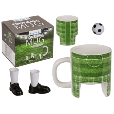 Abbildung von Becher, Fussball, inkl. 2 Schuhe &amp; 1 Ball