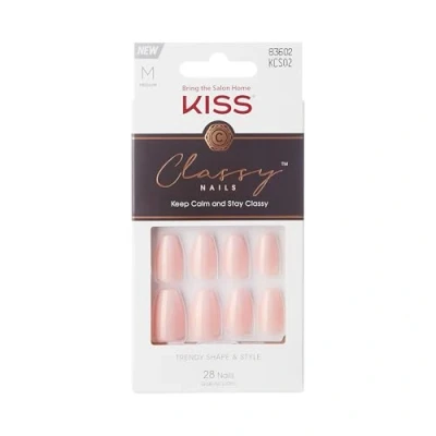 Abbildung von KISS Classy Nails Collection, Cosy Meets Cute, medium lange künstliche Fingernägel in Coffin Form, enthält 28 Nägel, Nagelkleber, Nagelfeile und Manikürstäbchen