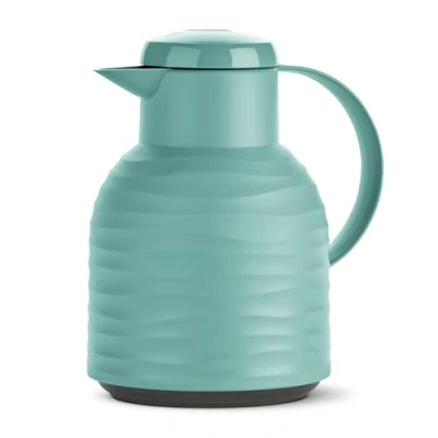 Abbildung von Emsa Samba Wave Isolierkanne, 1 Liter, Thermoskanne mit Quick Press Verschluss zum einfachen Öffnen, 100% dicht, hält 12h heiß, 24h kalt, Made in Germany, Puder Grün, N40108