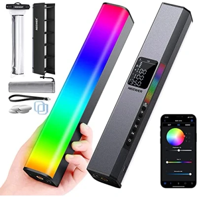 Abbildung von NEEWER LED Videoleuchte RGB Lichtstab,Touch Bar &amp; APP Steuerung,Magnetisches Handlichtstab, 3200K 5600K CRI98+ Vollfarbiges Licht mit 6400mAh Akku,Led Leuchtstab 17 Szenen, RGB1(Silber)