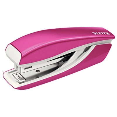 Abbildung von Leitz Mini Heftgerät, 10 Blatt Tacker mit 1000 Heftklammern, Hefter aus Metall Kunststoffelementen, WOW Serie, Pink, 55281023