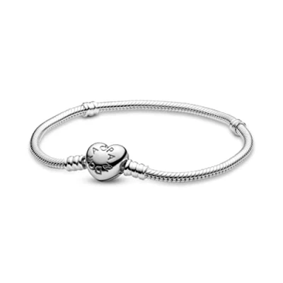 Abbildung von PANDORA Moments Schlangen Gliederarmband mit Herz Verschluss aus Sterling Silber, kompatibel Charms und Anhängern der Kollektion, Größe: 23cm