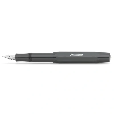 Abbildung von Kaweco SKYLINE SPORT Füllhalter Grey I Premium Füllfederhalter für Tintenpatronen mit hochwertiger Stahlfeder 13 cm Füller in Grau Federbreite: EF (Extra Fein)