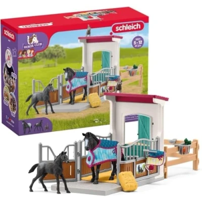 Abbildung von schleich 42611 HORSE CLUB Pferdebox mit Stute und Fohlen, 34 Teile Spielset 2x Pferde Figuren, Zubehör, Spielzeug für Kinder ab 5 Jahren
