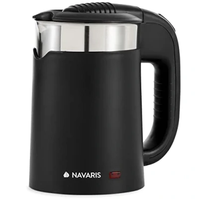 Abbildung von Navaris Reisewasserkocher mit 0,5 Liter 16 x 11 17 cm Mini Wasserkocher Klein 1100 W für die Reise, Camping, Wohnwagen oder Unterwegs 2 Trinkbecher Schwarz