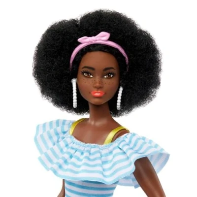 Abbildung von Barbie Rollerskate Puppe mit Welpen und Trendiger Kleidung, Afro Hairstyle Accessoires für Geschichtenerzählen Styling Spaß, Kinder ab 3 Jahren, HPL77