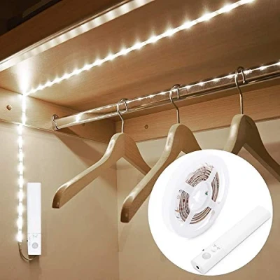 Abbildung von LED Band mit Bewegungsmelder, OriFiil 1m Streifen Batterie Schrankbeleuchtung Nachtlicht, Stick an überall für Küche, Schrank, Treppen, Flur, Bett, Kaltweiß 6000K