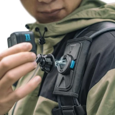 Abbildung von SUREWO Magnetische Schnellverschluss Rucksackhalterung, 360 Rucksack Schultergurt Halterung mit Universal Kugel J Haken, kompatibel GoPro Hero 13/12/11/10/9/8/7, schwarz, DJI Osmo Action 5Pro/4/3