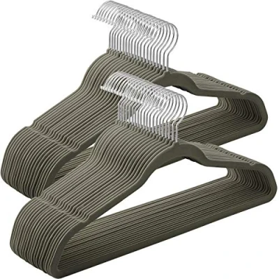 Abbildung von SONGMICS Kleiderbügel Samt, 50er Set, Jackenbügel, 41,5 cm breit, Anzugbügel, dünn, gut belastbar, um 360 drehbarer Haken, für Mäntel, Hemden und Anzüge, Grau Silber CRF026V01