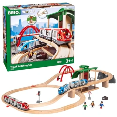 Abbildung von BRIO World 33512 Großes Bahn Reisezug Set Eisenbahn mit Bahnhof, Schienen und Figuren Kleinkinderspielzeug empfohlen ab 3 Jahren, tolles