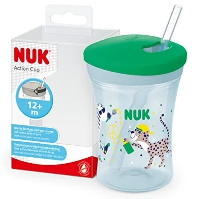 Abbildung von NUK Action Cup Trinkbecher Kinder 12+ Monate 230 ml Drehdeckel mit weichem Strohhalm auslaufsicher BPA frei grüner Leopard