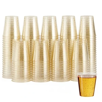 Abbildung von MATANA 60 Schnapsgläser aus Plastik mit Goldglitter, 3cl Pinnchen Kunststoff, Shotgläser Gold, Shot Becher, Schnapsbecher, Plastikbecher Party Zubehör Stabil &amp; Mehrweg