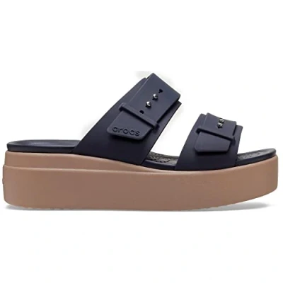 Abbildung von Crocs Brooklyn Buckle Low Wedge Clog für Damen, Dunkles Marineblau, 36/37 EU