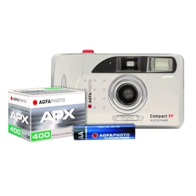 Abbildung von AgfaPhoto Analogkamera Compact FF motorisierter Filmtransport, Blitz, für 35mm Farb und Schwarz/Weiß Filme, inkl. Trageschlaufe, Kamerabeutel, Batterie APX 400 S/W Film.