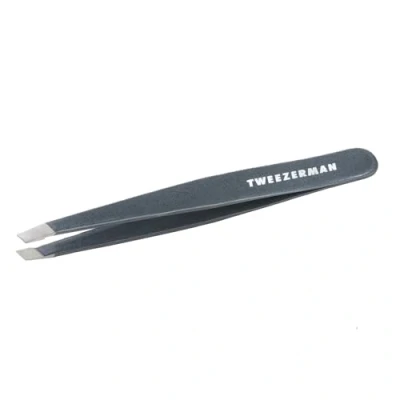 Abbildung von TWEEZERMAN Pinzette (Handgeschliffene Schräge Spitzen, Augenbrauen zupfen, Profi Qualität, Rostfreier Edelstahl), Blue Stone