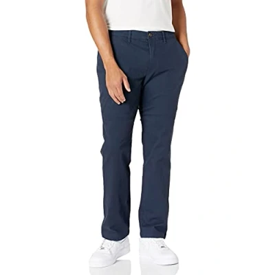 Abbildung von Amazon Essentials Herren Legere Stretch Chinohose in sportlicher Passform (in Übergröße erhältlich), Dunkles Marineblau, 40W / 28L