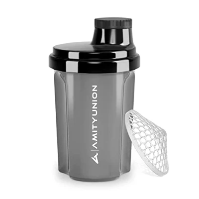Abbildung von Protein Shaker 300 ml „Heaven“ auslaufsicher, BPA frei mit einklickbarem Sieb &amp; Skala für Cremige Whey Shakes, Gym Fitness Becher Isolate Sport Konzentrate, Eiweiß Schwarz Smoke