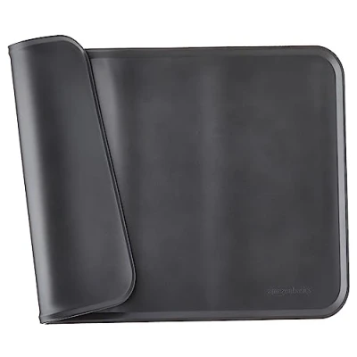 Abbildung von Amazon Basics Wasserabweisende Napfunterlage aus Silikon, Unterlage für Haustierfutter, 47 x 29 cm, Schwarz, Einzelbett