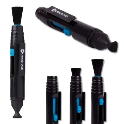 Abbildung von Lens Aid Doppel Reinigungsstift mit Pinsel und 2X Samt Pad zur Reinigung von Objektiv, Linsen, Filter, Kamera, DSLR, Optik, Reinigungspinsel Cleaning Pen