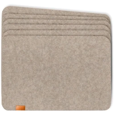 Abbildung von Miqio® Design Tischset aus Filz Marken Label echtem Leder 6er Set Platzset (beige) abwaschbar Filzmatte Tisch Untersetzer Platzdeckchen abwischbar