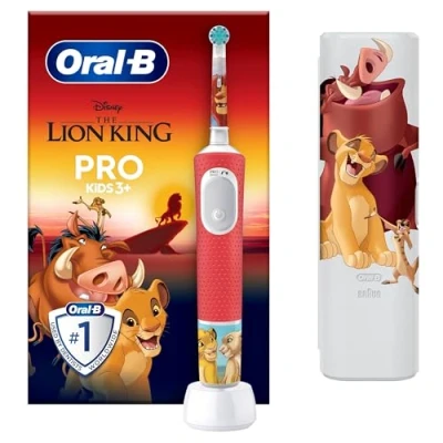 Abbildung von Oral B Pro Kids König der Löwen Elektrische Zahnbürste/Electric Toothbrush für Kinder ab 3 Jahren, inkl. Sensitiv+ Modus Zahnpflege, extra weiche Borsten, 1 Aufsteckbürste, Reiseetui, Weiß/Rot