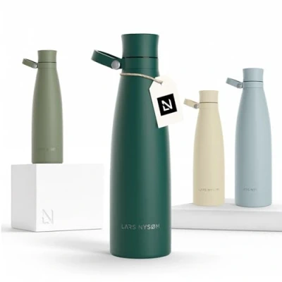 Abbildung von LARS NYSØM Trinkflasche Edelstahl 750ml Isolierflasche 0,75 Liter Auslaufsichere Wasserflasche für Sport, Fahrrad, Hund, Kinder (Pine Green, 750ml)