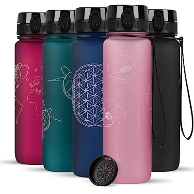 Abbildung von 720DGREE Trinkflasche 1l mit Motiv “uberBottle“ +Sieb Auslaufsicher, Leicht, BPA Frei, Bruchsicher Wasserflasche für Uni, Sport, Fitness, Fahrrad, Outdoor Mehrweg Tritan Sportflasche Rosa