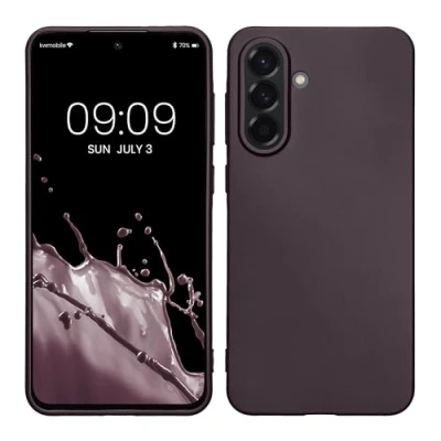 Abbildung von kwmobile Case kompatibel mit Samsung Galaxy A56 5G Hülle Schutzhülle aus Silikon metallisch schimmernd Handyhülle Metallic Brombeere