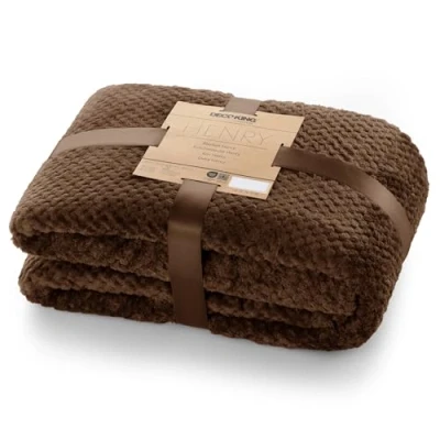 Abbildung von DecoKing Kuscheldecke 220x240 cm braun Decke Microfaser Wohndecke Tagesdecke Fleece weich sanft kuschelig skandinavischer Stil Schoko Henry