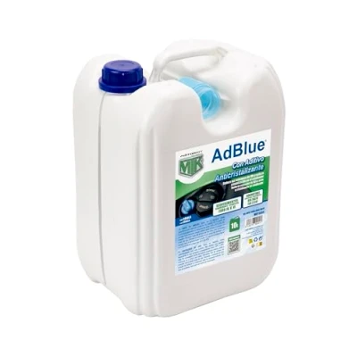 Abbildung von Motorkit AdBlue mit Antikristallisationszusatz in 10 Liter Flasche Kanüle. Reduziert die NOx Emissionen und verhindert Kristallisation im Katalysator. Erfüllt Euro IV, V VI