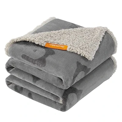 Abbildung von Feandrea wasserdichte Hundedecke, Sherpa Fleece Haustier Decke für mittelgroße und große Hunde, Katzen, 152 x 127 cm, XL, maschinenwaschbar, beidseitiger Sofabezug Schutz, grau PPB060G01