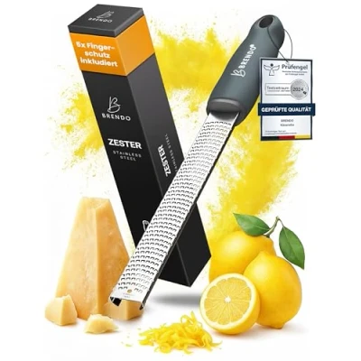 Abbildung von Brendo Premium Zester Reibe I Käsereibe Anthrazit Edelstahlklinge Knoblauchreibe, Muskatnuss Reibe, Zitronenreibe, Ingwerreibe, Parmesanreibe Fingerschutz, Schutzhülle &amp; Reinigungsbürste