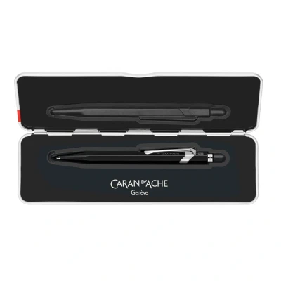 Abbildung von CARAN d&#039;ACHE Kugelschreiber 849 POPLINE Schwarz mit Etui, 1 Stück (1er Pack)