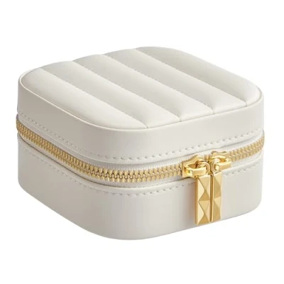 Abbildung von SONGMICS HOME ANAH Kollektion Schmuckkästchen Reise, Schmuckbox klein, Schmuckaufbewahrung mit Spiegel, 10,5 x 6 cm, PU Nähten, Reißverschluss, Weihnachten, wolkenweiß JBC179W01