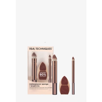 Abbildung von Real Techniques Makeupsaver SPONGE+BRUSH SET Makeupaccessoires, Größe: 126 g,